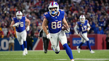 Nov 2, 2025; Orchard Park, New York, USA; Buffalo Bills tight end Dalton Kincaid (86) runs with the ball in the second quarter against the Kansas City Chiefs at Highmark Stadium. 