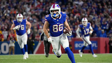 Nov 2, 2025; Orchard Park, New York, USA; Buffalo Bills tight end Dalton Kincaid (86) runs with the ball in the second quarter against the Kansas City Chiefs at Highmark Stadium. 