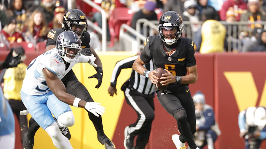 Washington Commanders quarterback Jayden Daniels runs with the ball pas Tennessee Titans linebacker Kenneth Murray Jr. Mandatory Credit: Amber Searls-Imagn Images | Amber Searls-Imagn Images