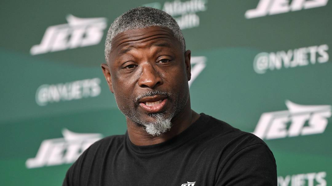 New York Jets head coach Aaron Glenn