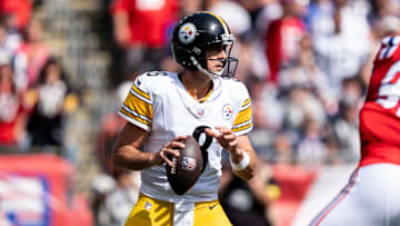 Pittsburgh Steelers quarterback Aaron Rodgers lines up to pass against the New England Patriots