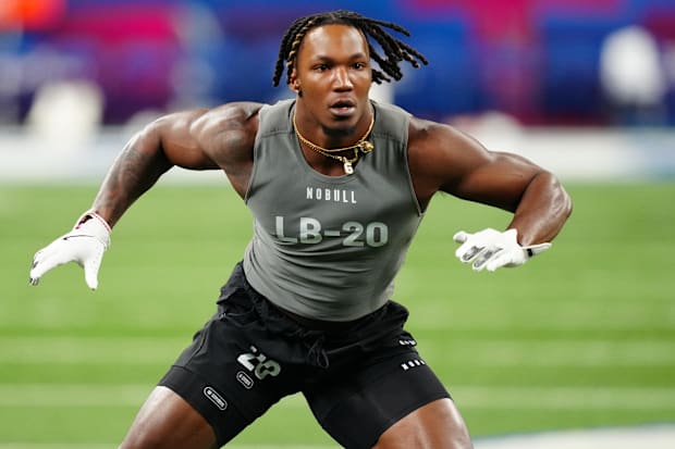 Temple linebacker Jordan Magee works out during the NFL Combine at Lucas Oil Stadium