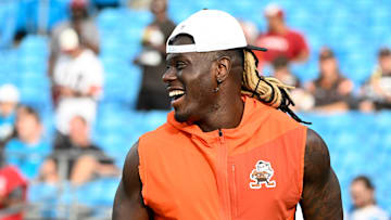 Aug 8, 2025; Charlotte, North Carolina, USA; Cleveland Browns tight end David Njoku (85) before the game at Bank of America Stadium. Mandatory Credit: Bob Donnan-Imagn Images