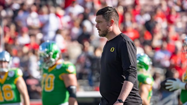 Oregon head coach Dan Lanning walks the field during warmups as the Oregon Ducks face the Ohio State Buckeyes Wednesday, Jan.