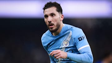 Le petit frère de Rayan Cherki suit les traces de l'international français. Le petit frère de Rayan Cherki suit les traces de l'international français.