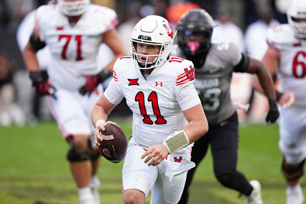 Utah Utes quarterback Isaac Wilson (11).