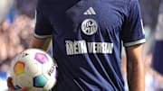 Der FC Schalke 04 läuft zuhause traditionell in königsblau auf