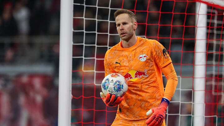 Péter Gulácsi mit Problemen