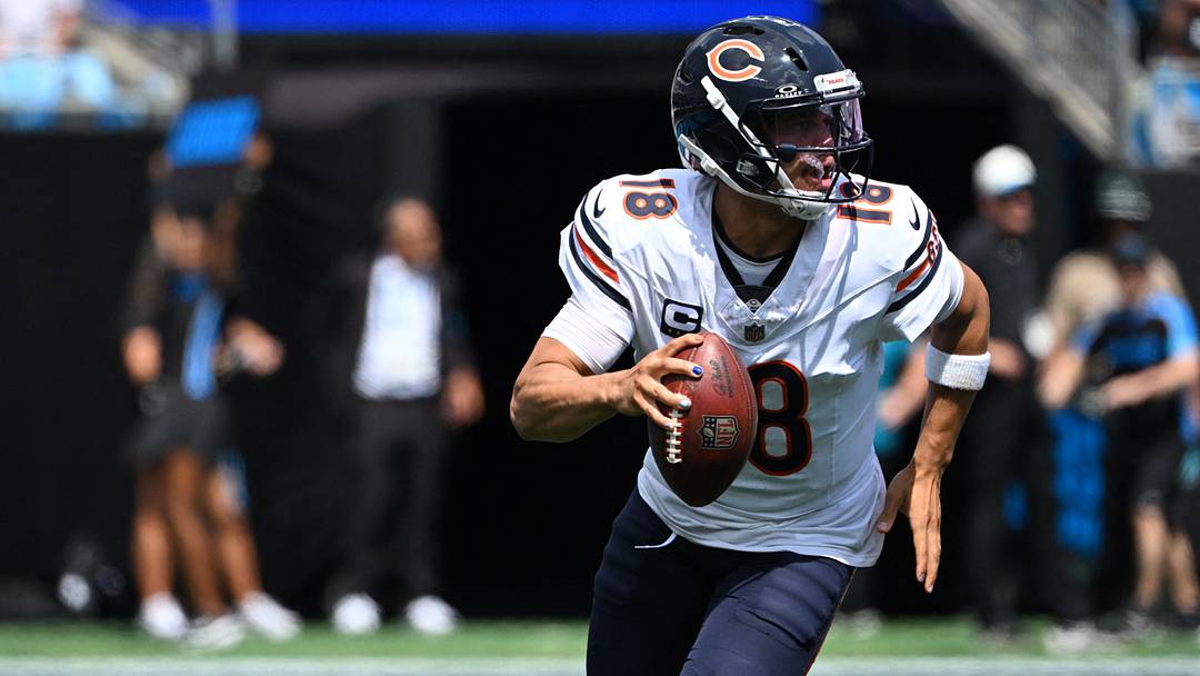 Chicago Bears quarterback Caleb Williams (18) looks to throw in the second quarter against the Carolina Panthers at Bank of America Stadium. Mandatory Credit: Bob Donnan-Imagn Images Chicago Bears quarterback Caleb Williams (18) looks to throw in the second quarter against the Carolina Panthers at Bank of America Stadium. Mandatory Credit: Bob Donnan-Imagn Images