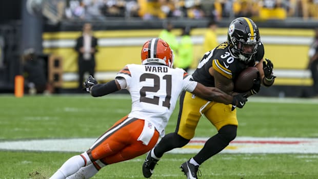 Cleveland Browns cornerback Denzel War