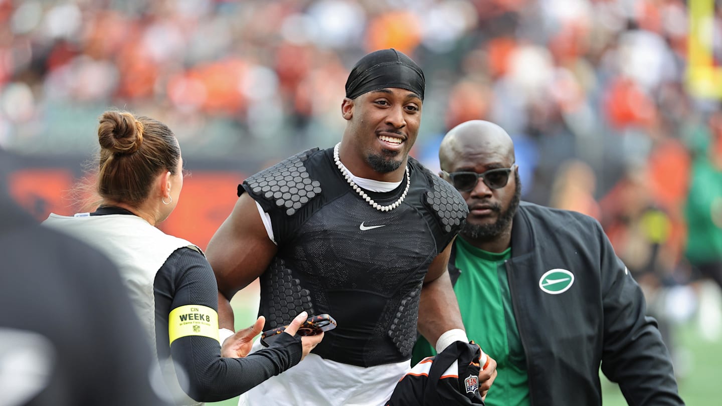 NFL Trade Deadline Sparks Major Team Sell-Offs Amid Struggling Seasons