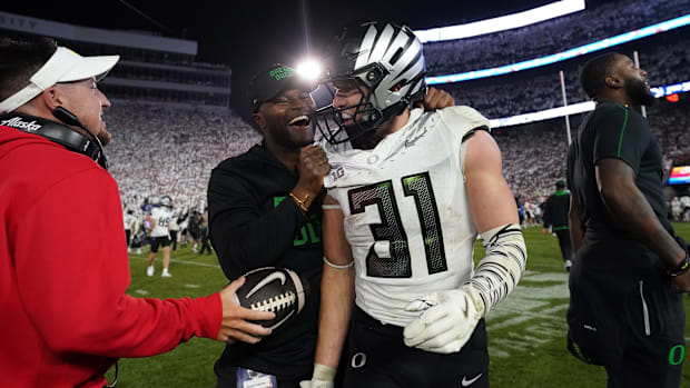 Oregon Ducks defensive back Dillon Thieneman (31) reacts after defeating the Penn State Nittany Lions 