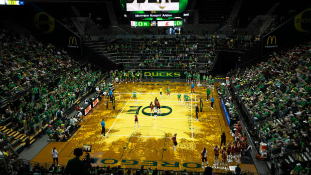 Oregon and Washington State match on Sunday,