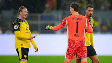 Julian Brandt mit Gregor Kobel und Felix Nmecha