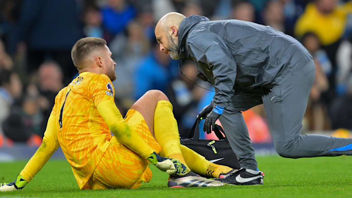 Guglielmo Vicario (left) played over an hour in Tottenham's 4–0 win against Manchester City with a broken ankle. Guglielmo Vicario (left) played over an hour in Tottenham's 4–0 win against Manchester City with a broken ankle.