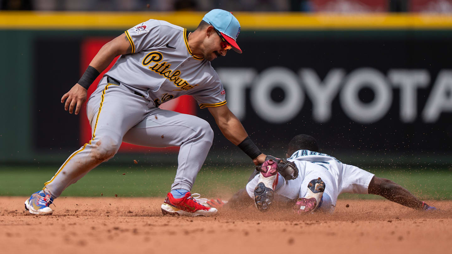 Cal Raleigh Hits 35 Homers, Ties Mariners Record in 6-0 Win Over Pirates