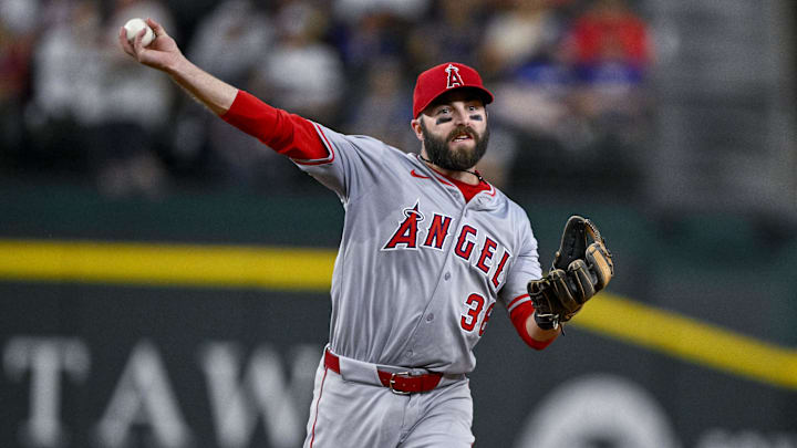 The Toronto Blue Jays have signed second baseman Michael Stefanic to a minor league contract