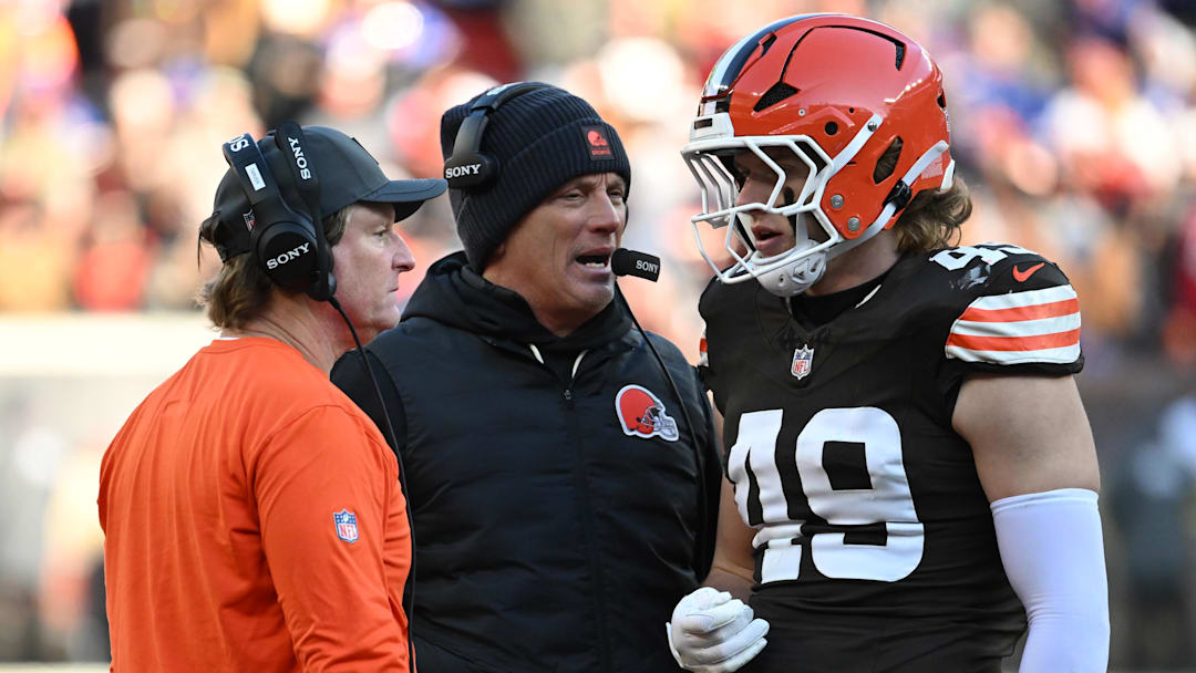 Dec 21, 2025; Cleveland, Ohio, USA; Cleveland Browns linebacker Carson Schwesinger (49) talks with defensive coordinator Jim Schwartz on the during the second half against the Buffalo Bills at Huntington Bank Field. Mandatory Credit: Ken Blaze-Imagn Images Dec 21, 2025; Cleveland, Ohio, USA; Cleveland Browns linebacker Carson Schwesinger (49) talks with defensive coordinator Jim Schwartz on the during the second half against the Buffalo Bills at Huntington Bank Field. Mandatory Credit: Ken Blaze-Imagn Images