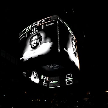 The Dallas Stars and Anaheim Ducks observe a moment of silence to honor the memory of Dallas Cowboys DE Marshawn Kneeland.