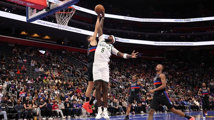 Milwaukee Bucks v Detroit Pistons - Emirates NBA Cup