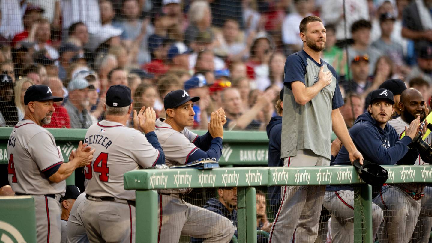 Chris Sale got a pretty weak reception from Red Sox fans in return to Fenway - Vimarsana News