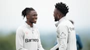 Odilon Kossounou (li.) von Bayer 04