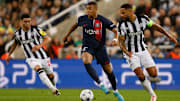 O Newcastle goleou o PSG no primeiro confronto das equipes no grupo da morte