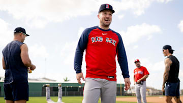 Alex Bregman ya luce los colores de los Medias Rojas 