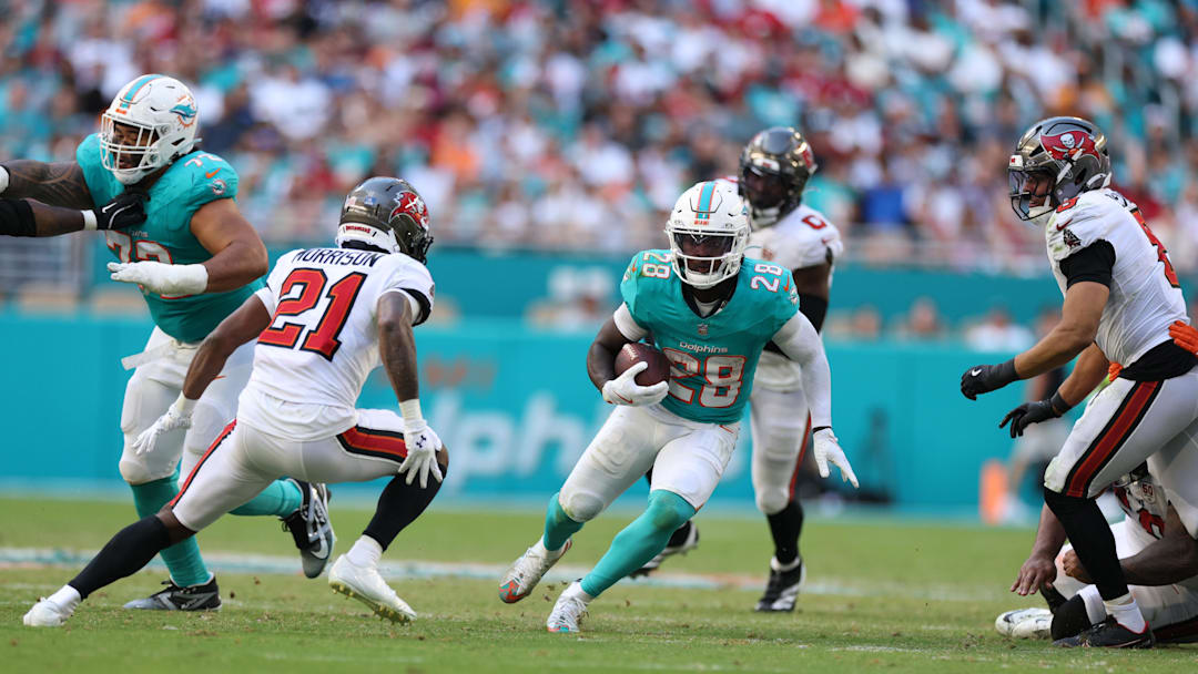 Dec 28, 2025; Miami Gardens, Florida, USA; Miami Dolphins running back De'Von Achane (28) runs for a gain past Tampa Bay Buccaneers cornerback Benjamin Morrison (21) during the third quarter at Hard Rock Stadium. Mandatory Credit: Nathan Ray Seebeck-Imagn Images Dec 28, 2025; Miami Gardens, Florida, USA; Miami Dolphins running back De'Von Achane (28) runs for a gain past Tampa Bay Buccaneers cornerback Benjamin Morrison (21) during the third quarter at Hard Rock Stadium. Mandatory Credit: Nathan Ray Seebeck-Imagn Images