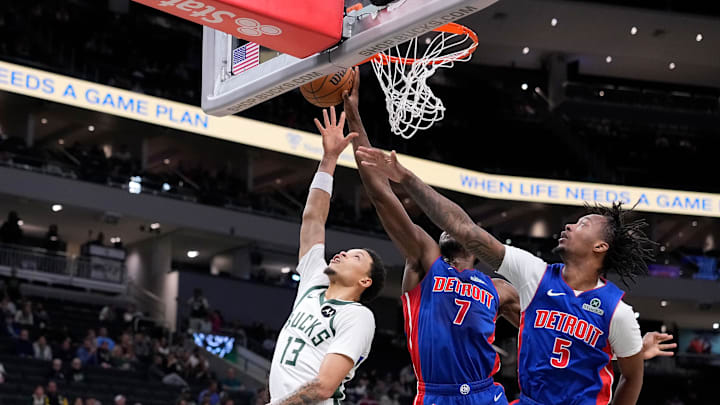 Detroit Pistons v Milwaukee Bucks