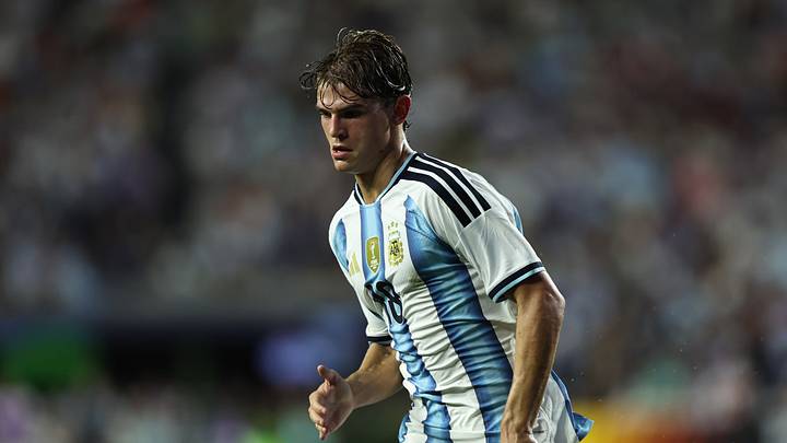 Aktuell weilt Nico Paz mit Argentinien bei der WM