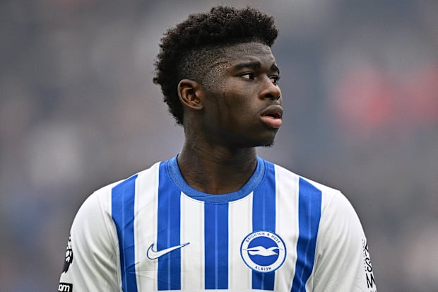 Carlos Baleba in action for Brighton.