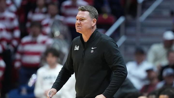 Arizona Wildcats head coach Tommy Lloyd