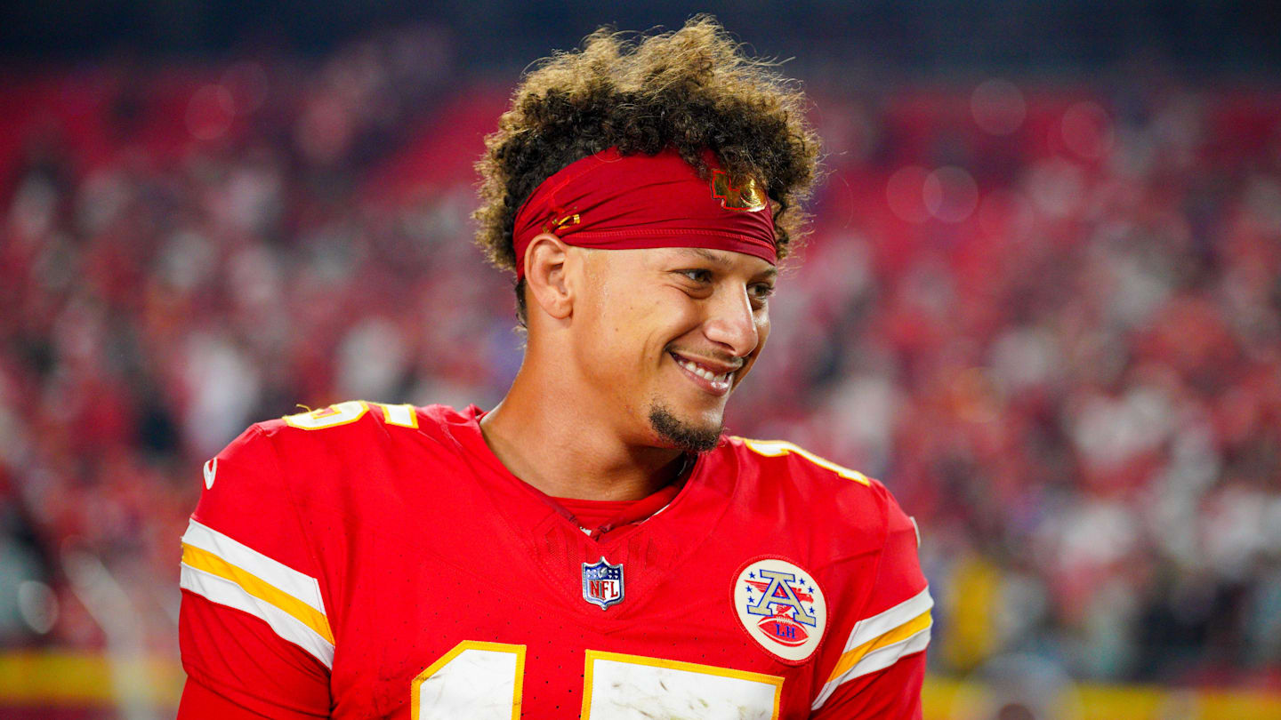 Patrick mahomes football cleats hotsell