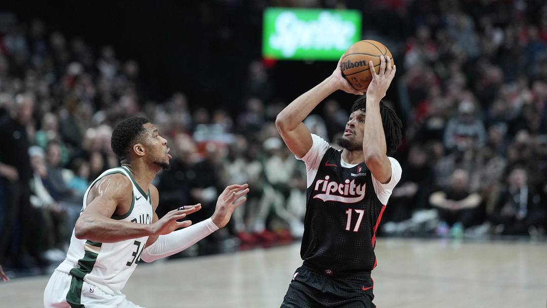 Jan 28, 2025; Portland, Oregon, USA; Portland Trail Blazers shooting guard Shaedon Sharpe (17) shoots the ball over Milwaukee Bucks power forward Giannis Antetokounmpo (34) during the first half at Moda Center. Mandatory Credit: Soobum Im-Imagn Images Jan 28, 2025; Portland, Oregon, USA; Portland Trail Blazers shooting guard Shaedon Sharpe (17) shoots the ball over Milwaukee Bucks power forward Giannis Antetokounmpo (34) during the first half at Moda Center. Mandatory Credit: Soobum Im-Imagn Images