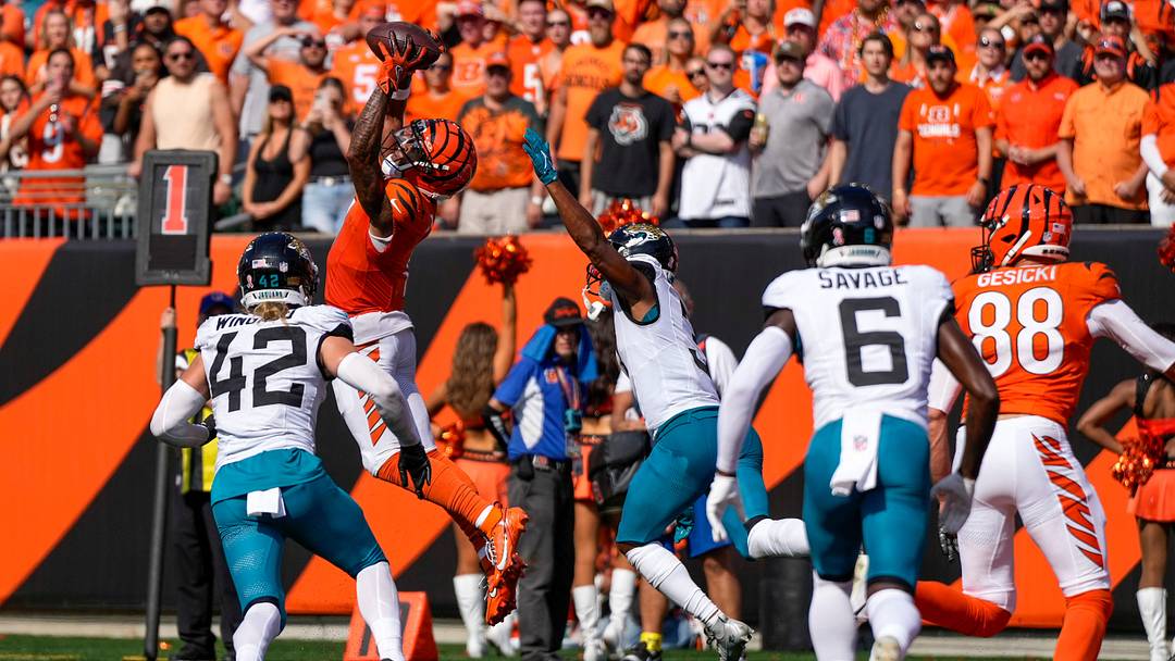 Cincinnati Bengals wide receiver Ja'Marr Chase (1) catches a pass in the fourth quarter of the NFL Week 2 game between the Cincinnati Bengals and the Jacksonville Jaguars at Paycor Stadium in downtown Cincinnati on Sunday, Sept. 14, 2025. The Bengals came back from a halftime deficit to win 31-27. Cincinnati Bengals wide receiver Ja'Marr Chase (1) catches a pass in the fourth quarter of the NFL Week 2 game between the Cincinnati Bengals and the Jacksonville Jaguars at Paycor Stadium in downtown Cincinnati on Sunday, Sept. 14, 2025. The Bengals came back from a halftime deficit to win 31-27.