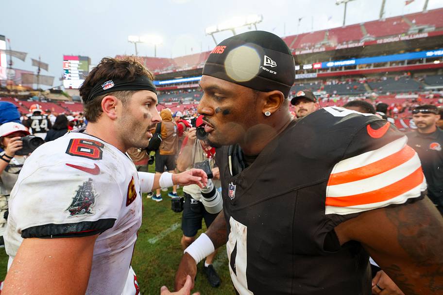 Deshaun Watson greets Baker Mayfield