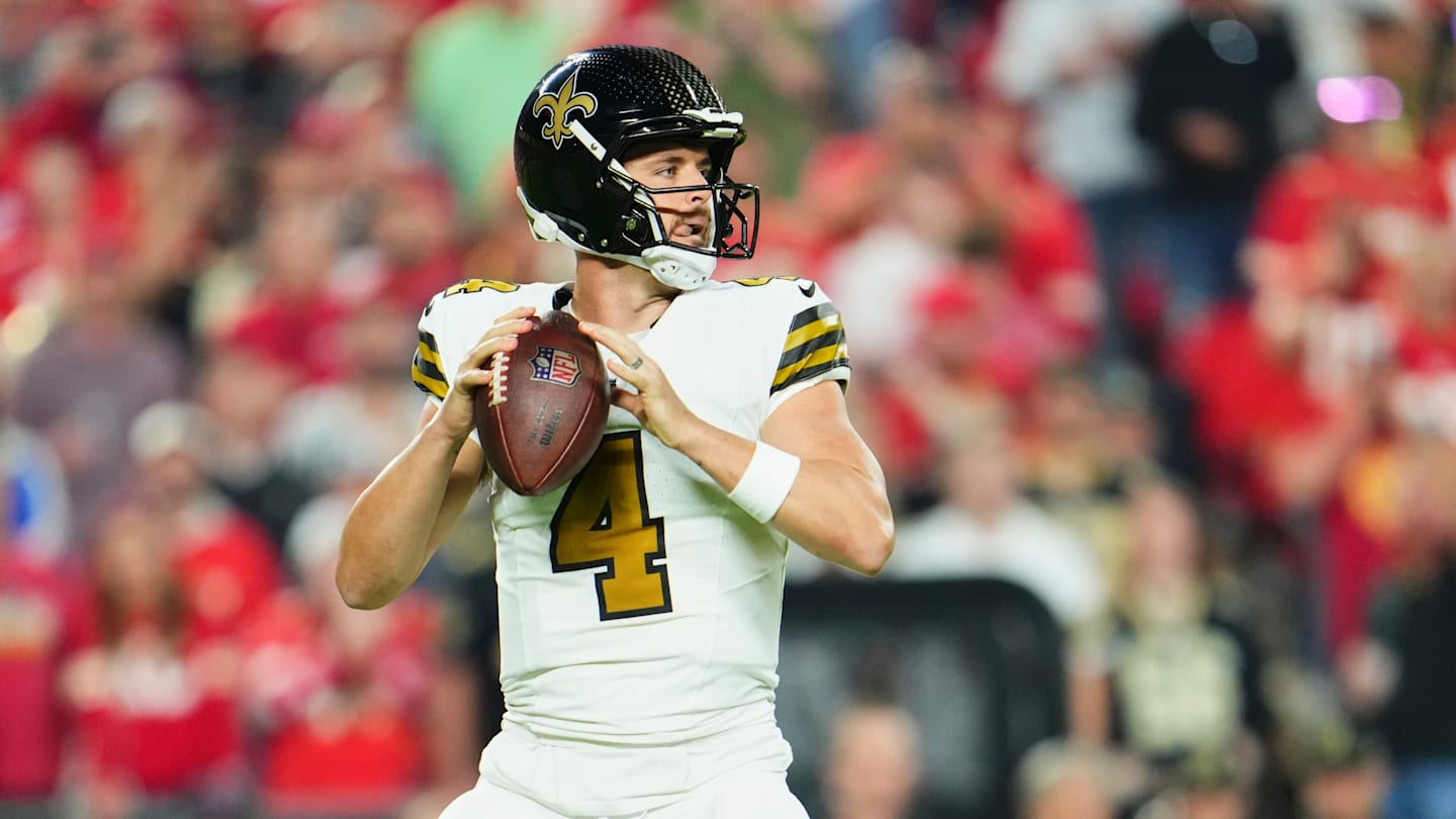 查馬裡·康納 (Chamarri Conner) 因斜傷將德里克·卡爾 (Derek Carr) 送至場外