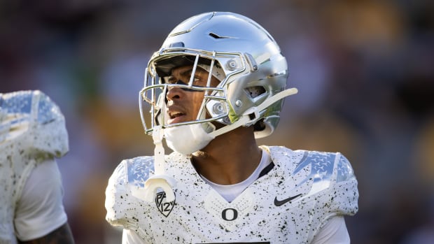 Oregon Ducks wide receiver Gary Bryant Jr. (2) against the Arizona State Sun Devils at Mountain America Stadium. 