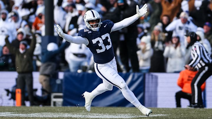 Penn State football defenseman Dani Dennis-Sutton
