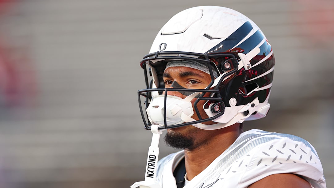 Oregon Ducks tight end Kenyon Sadiq