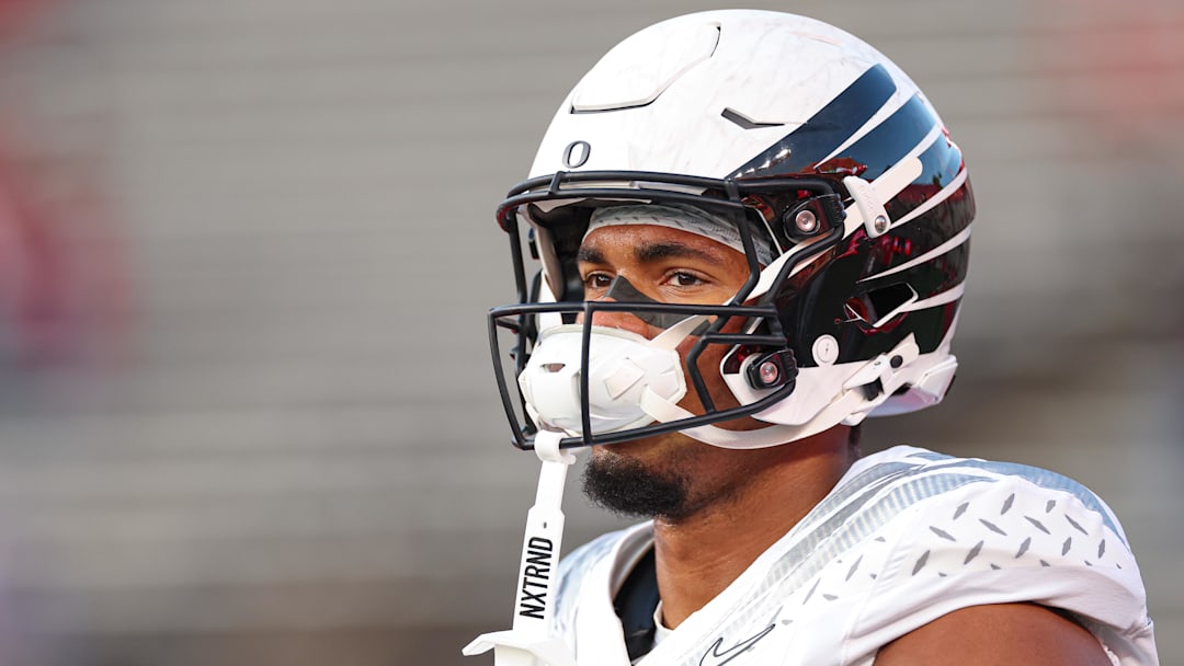 Oct 18, 2025; Piscataway, New Jersey, USA; Oregon Ducks tight end Kenyon Sadiq (18) warms up before the game against the Rutgers Scarlet Knights at SHI Stadium. Mandatory Credit: Vincent Carchietta-Imagn Images