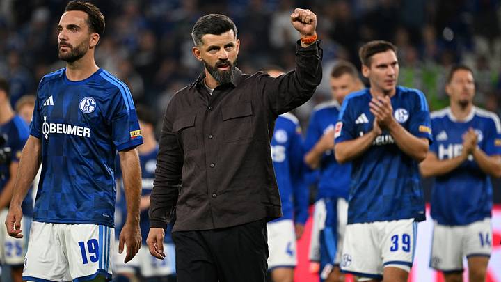 Trotzte mit seinem Team der "besten Mannschaft der Welt" einen Punkt ab: Schalkes Erfolgstrainer Miron Muslic Trotzte mit seinem Team der "besten Mannschaft der Welt" einen Punkt ab: Schalkes Erfolgstrainer Miron Muslic