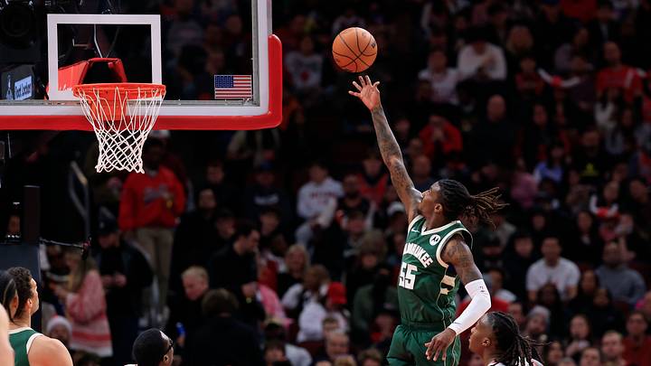 Milwaukee Bucks v Chicago Bulls