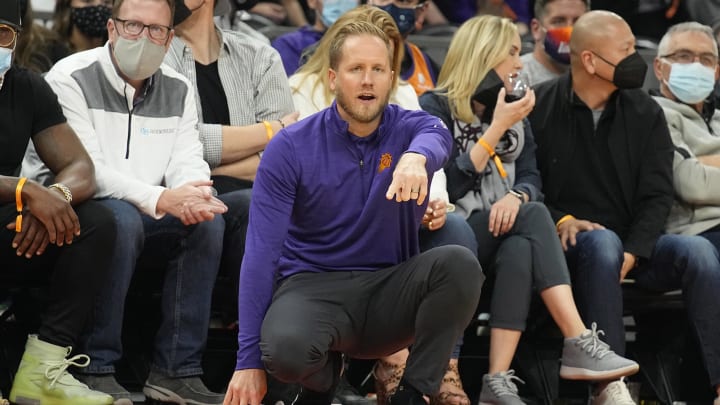 Dec 29, 2021; Phoenix, Arizona, USA; Phoenix Suns coach Kevin young calls out a play against the Dec 29, 2021; Phoenix, Arizona, USA; Phoenix Suns coach Kevin young calls out a play against the