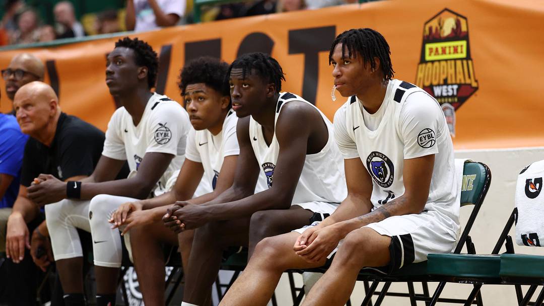 New Syracuse basketball recruit Ahmed Nur, a 4-star big, has transferred to the powerhouse CIA Bella Vista in Phoenix. New Syracuse basketball recruit Ahmed Nur, a 4-star big, has transferred to the powerhouse CIA Bella Vista in Phoenix.