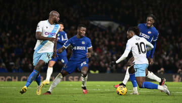 Chelsea e Crystal Palace figuram na segunda metade da tabela do Campeonato Inglês.