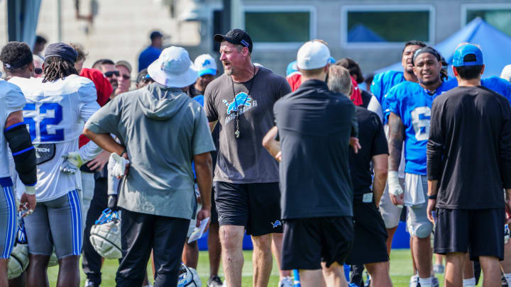 Dan Campbell talks to players after practice during the Detroit Lions training camp