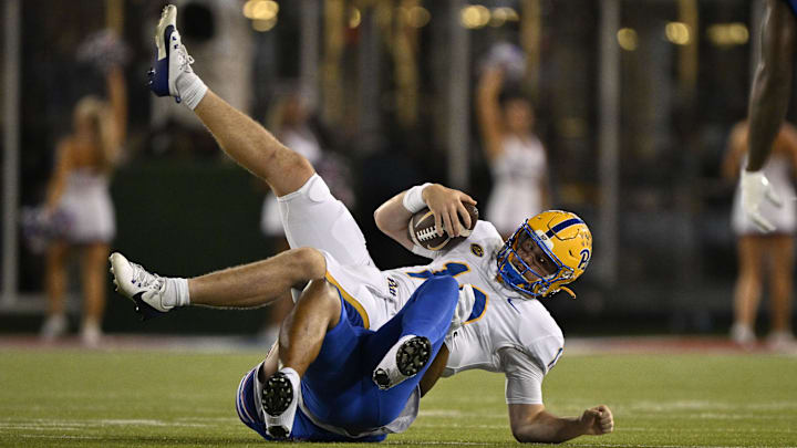 Nov 2, 2024; Dallas, Texas, USA; Pittsburgh Panthers quarterback Eli Holstein (10) is sacked by Southern Methodist Mustangs defensive end Isaiah Smith (58) during the first half at Gerald J. Ford Stadium. Mandatory Credit: Jerome Miron-Imagn Images