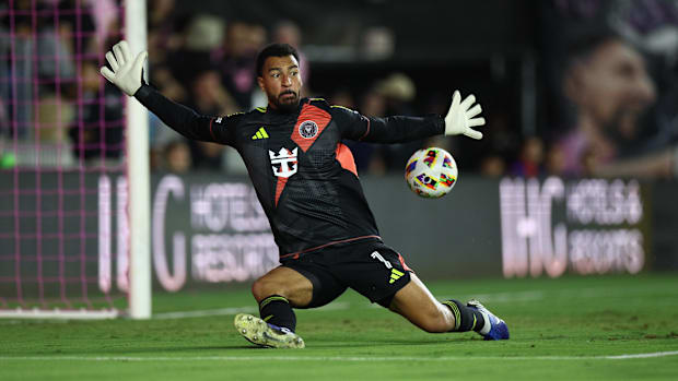 Inter Miami CF goalkeeper Drake Callender misses a save on a shot on goal from Atlanta United midfielder Saba Lobjanidze.